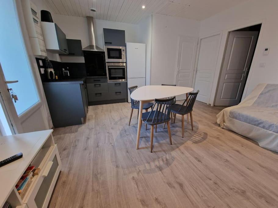 Superbe Appartement Renove A Neuf Centre Bourg Brem-Sur-Mer Luaran gambar