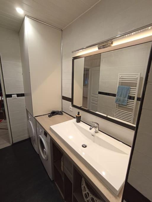 Superbe Appartement Renove A Neuf Centre Bourg Brem-Sur-Mer Luaran gambar
