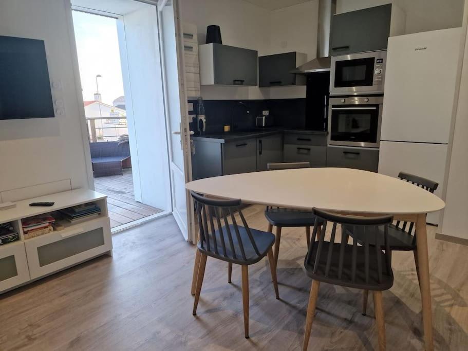 Superbe Appartement Renove A Neuf Centre Bourg Brem-Sur-Mer Luaran gambar